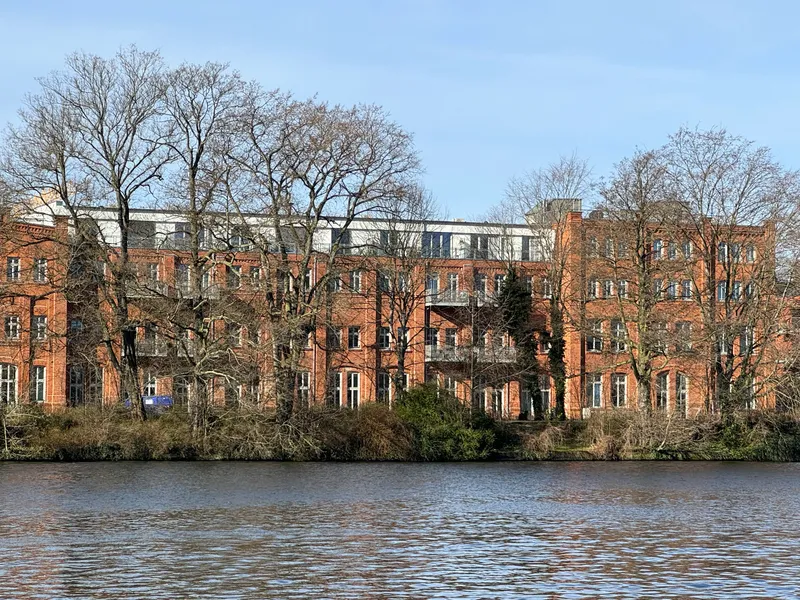 Wohnen an der Spree in historischem Areal - Modern, möbliert und ruhig! — photo 1